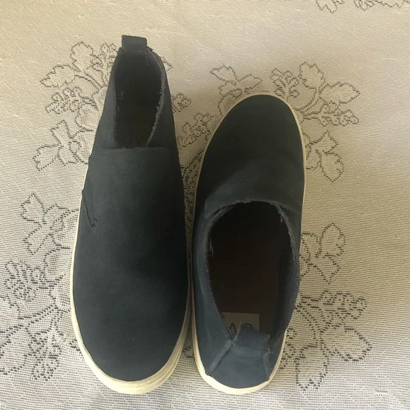 SHOES - Women's Dolce Vita blue suede high-top slip on shoes. Size 8 - Picture 11 of 14